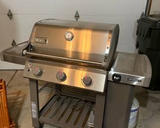 Weber - Genesis II LP grill with 3 burners and LP tank