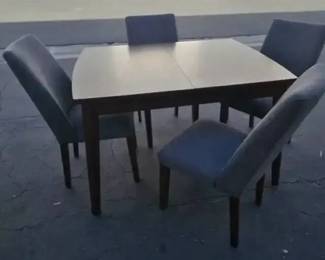 CT338RAshley Lyncott Dining Extension Table with drop Leaf Attached And 4 Chairs