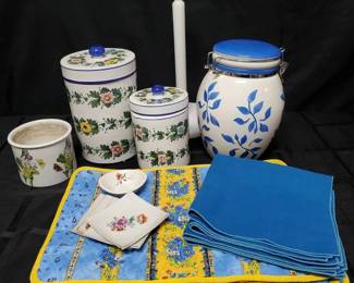 CT404Assorted Kitchen Items