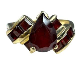 10kt Yellow Gold Garnet Ring