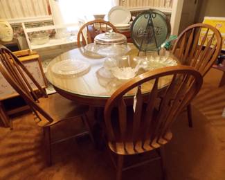 Round table with four chairs and a leaf