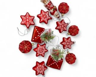 61 13pcRedGlassOrnamentSetStarsBallsEnvelopes