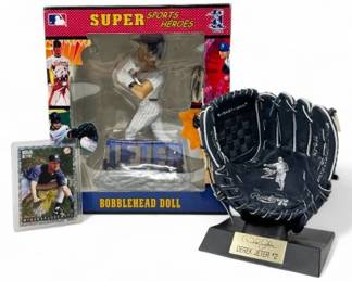 106 DerekJeterLotBobbleheadMiniGloveBaseballCard
