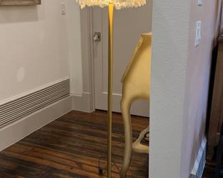 Feather floor lamp