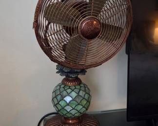 Pineapple Lamp with Fan