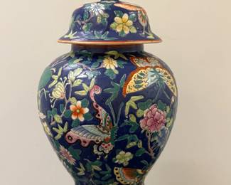 Chinese Pottery - Qing Dynasty Ginger Jar | Antique ginger jar, marked "Made in the Great Qing Dynasty, Qianlong Period" on underside.