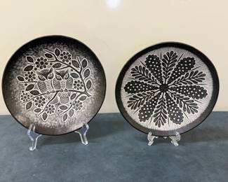 (2pc) Stefan Kniat (Polish, 1914-1990) Ceramic Pottery - "Owls" | Black and white ceramic pottery plates, featuring owls and other geometric patterns. 
Ceramic pottery
Signed by artist (bottom): "S. Kniat, 1983, Polska" and "S. Kniat, 1984, Polska" or "Poland"
Titled by artist: N/A
Numbered by artist: N/A - w. 8 in (Both)