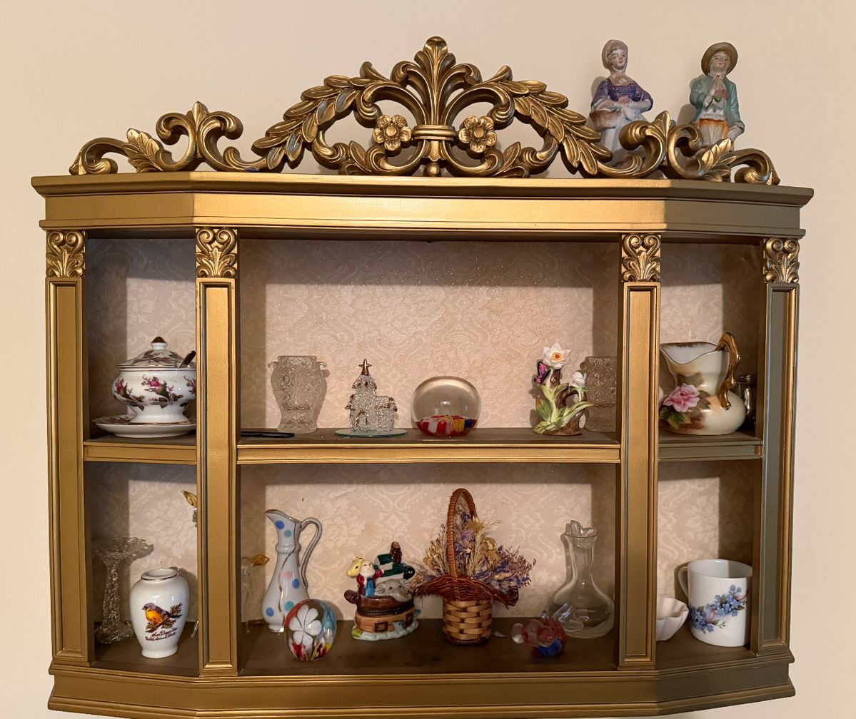 Syroco Hollywood Regency Gold toned wall curio