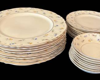 Suzanne Federal Shape Syracuse China