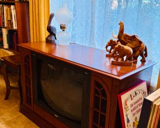 Mid Century RCA Console CRT TV. Great for Retro Gaming!