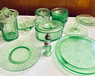 Vintage Emerald Green Uranium/Depression Glass.