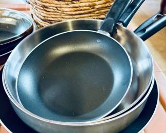 Top Condition Kitchen Cookware.