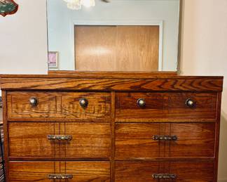 Oak 6 Drawer Dresser and Mirror.