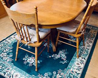 Traditional Oak Dining Set. Table with Leaf and 4 Chairs.