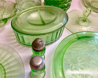Vintage Emerald Green Uranium/Depression Glass.