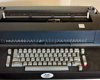 Classic IBM Selectric Typewriter. Working!