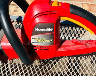 Homelite 17-inch 2.7 Amp Electric Hedge Trimmer.