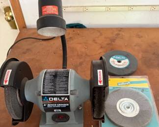 Delta 8 Bench Grinder With Lamp