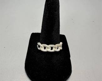 Silver Tone Ring w/ Textured Chain Motif