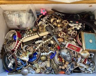 Miscellaneous Broken Jewelry for Parts, Repair, Harvest, or Crafting