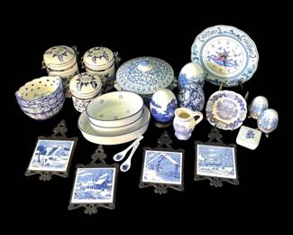 Mixed Blue White Kitchen Decor