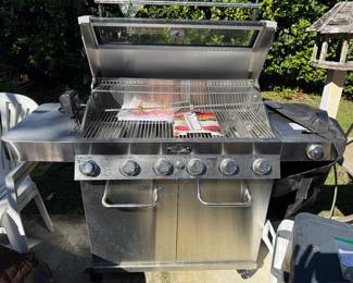 New gas grill w/cover
