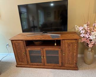 Oak TV Console stand 62"x20" with Samsung series 6 flat screen model#UN50MU6300FXZA
