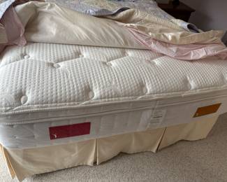 Queen mattress & box spring set