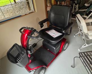 Pride "Victory Series" Mobility Scooter w/ Battery Maximizer is great working condition
