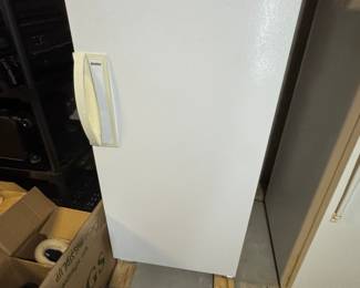 Kenmore upright freezer model 253.20911002 - In great working condition