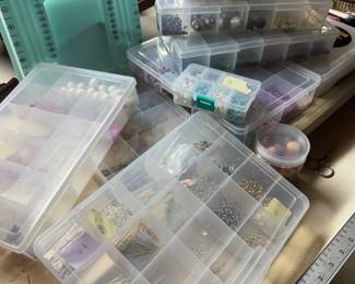 Lot of beads to make jewelry 