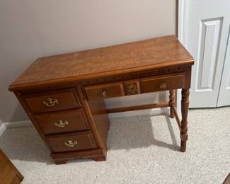 desk with a hutch in the next pic