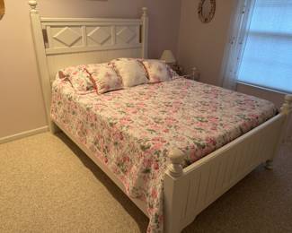 Queen size white panel bed