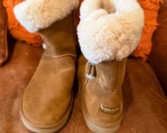 Koolaburra by UGG suede fur boots Size 7