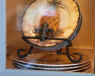 Set of 4 dinner plates and salad plates