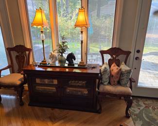 Ceramic horse heads and two pineapple buffet lamps