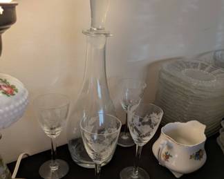 Decanter and cordials set