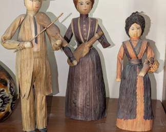 Corn husks figures