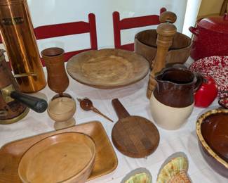 Wooden bowls and kitchen accessories