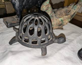 Turtle twine/ yarn holder