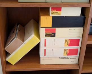 Carousel slide trays