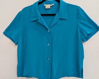 Maggy London 100% silk aqua blue button front short sleeve crop top, size 6