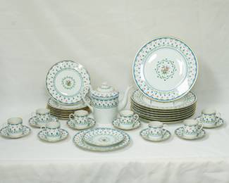 French Limoges Ceralene porcelain from A. Raynaud et Cie in the 'Lafayette' pattern, includes 8 dinner plates, 7 salad plates, coffee pot, 8 coffee cups with saucers