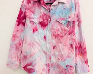 A Denim Forum pink and blue tie-dye western-style button-down shirt with pearl snaps and dual chest pockets, size M