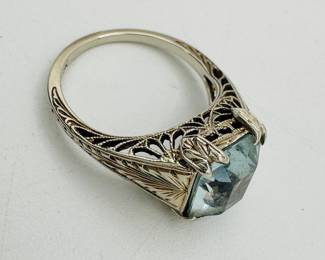 Another view of the 18kt gold Art Deco aquamarine colored ring size 5-3/4 to 6.