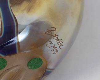 Closeup of the signed Craig Zweifel iridescent art glass vase 