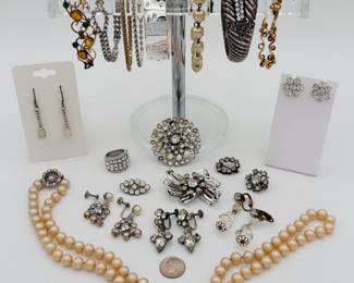 Fabulous vintage rhinestone jewelry – earrings, brooches, pins, bracelets; faux pearl necklaces and bracelets with rhinestone clasps, vintage fashion jewelry bracelets and don't miss that pair of opal drop dangle rhinestone earrings!