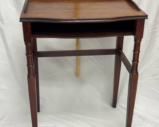 A vintage Duncan Phyfe-style parlor table or side table featuring a tray top and spool-turned legs