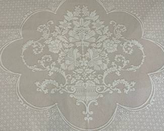 M81 - $150. King Sized Bates by Maine Heritage Weavers. Abigail Adams Matelasse Bed Spread. Linen 2 tone color way. No issues noted - beautiful blanket. 