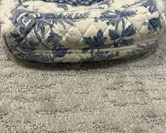 M111 - $20. Vintage Retired Vera Bradley Crossbody. 